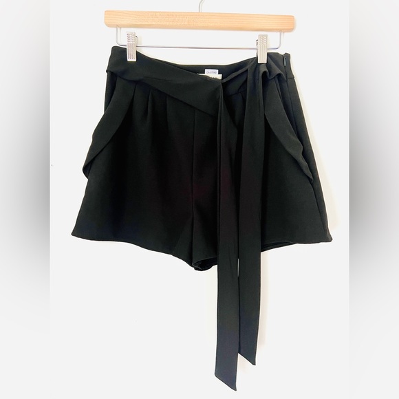 Monteau Los Angeles | High Waisted, Tie Shorts - Picture 6 of 6